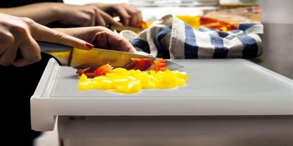   Las tablas de corte no son de Teflón: Son de Polietileno
